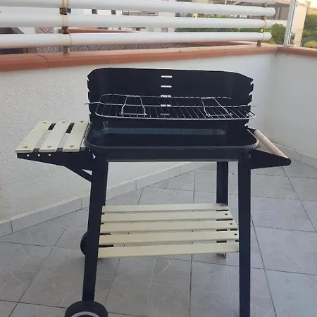 Con Grande Terrazza, 100 Metri Dal Mare Apartment