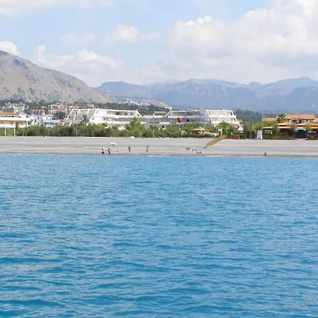 Con Grande Terrazza, 100 Metri Dal Mare