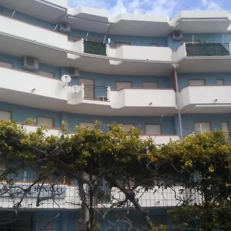 Con Grande Terrazza, 100 Metri Dal Mare Apartment