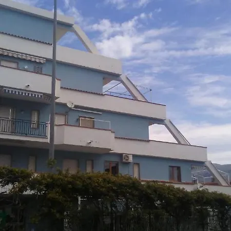 Con Grande Terrazza, 100 Metri Dal Mare Apartment