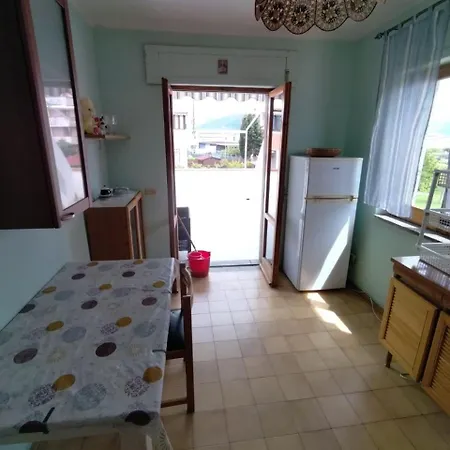 Daire Con Grande Terrazza, 100 Metri Dal Mare