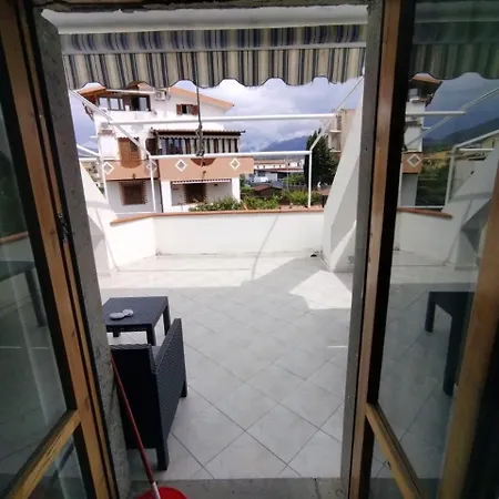 Con Grande Terrazza, 100 Metri Dal Mare